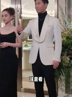 何超莲带窦骁参加活动,窦骁一细节暴露感情,真不真爱一目了然