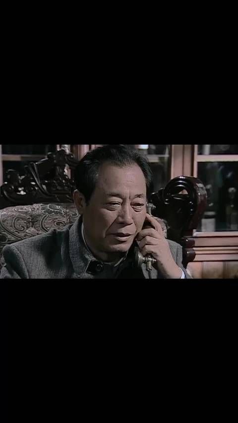 潜伏 老站长:则成啊、现在就剩我们两个人了,你看谁像峨眉峰