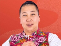 她曾凭一锅酸菜年入上亿，如今为复出低头，东北雨姐经历了什么？