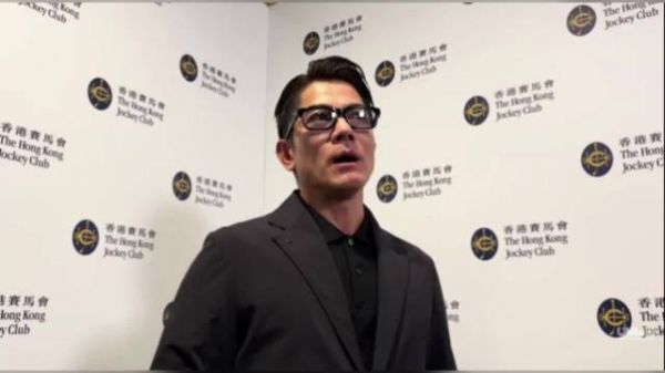 郭富城官宣三胎产女晒照,称家有三颗璀璨明珠