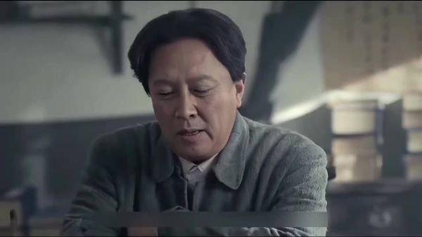 在解放战争的关键阶段,粟裕大胆提出部队暂不过江的战略构想