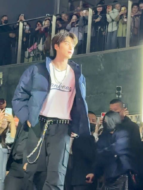 朋友们我看见张康乐了,他今天mlb活动,他真的好帅