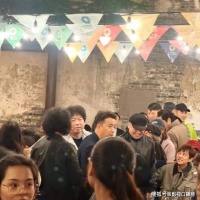 乌镇戏剧节咖位大战！黄磊何炅热情敬酒，网红新人遭冷遇场面尴尬