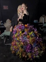 戚薇盛典穿真花裙惊艳全场