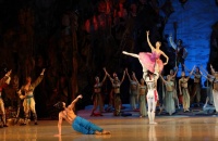 《海盗》好看的不止“32个挥鞭转”