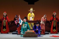 湖南花鼓戏《蔡坤山耕田》亮相成都，将角逐文华奖