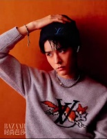 龚俊花狐狸造型亮相，秋日时尚展致命吸引力