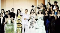 Vogue盛典合影站位引争议，钟楚曦C位杨幂靠边