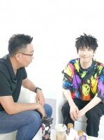 大张伟直播直言想听热搜夸自己帅