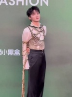 周深的红毯，这咋回事