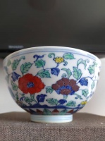 成化斗彩孔雀牡丹纹大碗：瓷中瑰宝，斗彩巅峰的美学盛宴