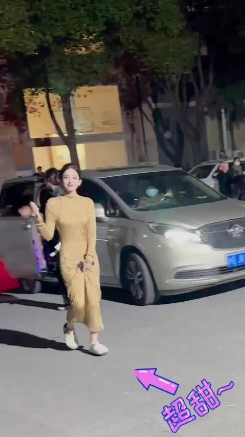 我没花眼吧?娜扎胸前duang了一下