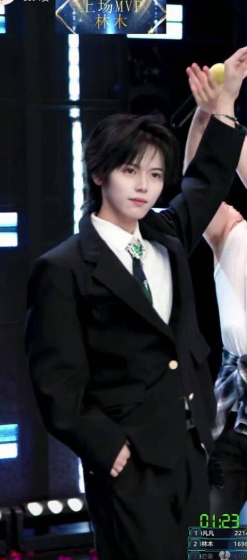 谁家拉票这么自带萌点啊!这股子抽象劲儿也太可爱了,直接浅浅心动一下