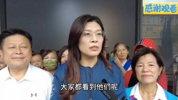 郑丽文正面回复人事老化问题,面对绿记者提问,傅崐萁在旁边提醒