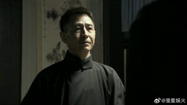 明台黎叔父子相认 还互相夹菜给对方,太温馨了