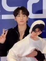 咋这么萌 带着朋友挥手挥手