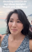 郑佩佩83岁前夫近况曝光，仍在香港生活，女儿带外孙探望三代同堂