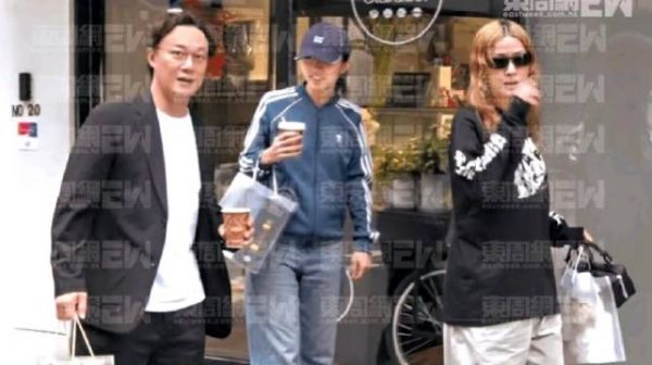 陈奕迅一家三口街头吃饭,女儿大口吃面全程有说有笑,焦虑症好转后状态不错