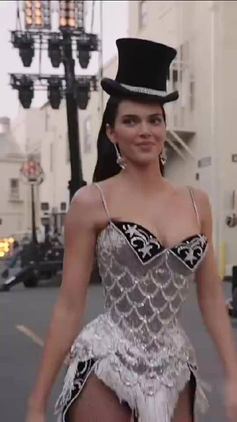 肯豆-詹娜为好莱坞大秀开场