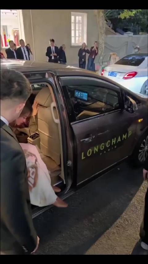 郑恺苗苗好幸福的一对，郑恺结婚后，人夫感好强！