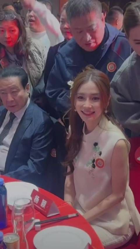 angelababy北京中广联重阳敬老活动路透 白色新中式造型好温婉啊