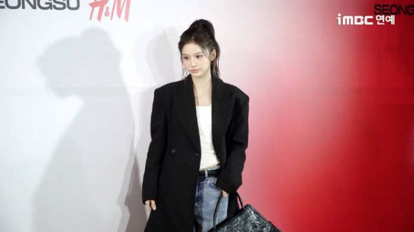 H&M活动雪允亮相,生日大屏点亮现场