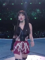 程潇舞台唱跳卡点精准切换自如