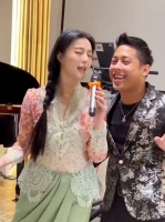 大陆明星任马六甲旅游大使后现身东南亚饭局陪唱