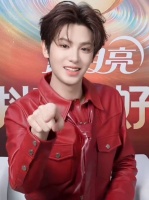 黄明昊whatislove手势舞 就这个小贾的手势舞！甜！