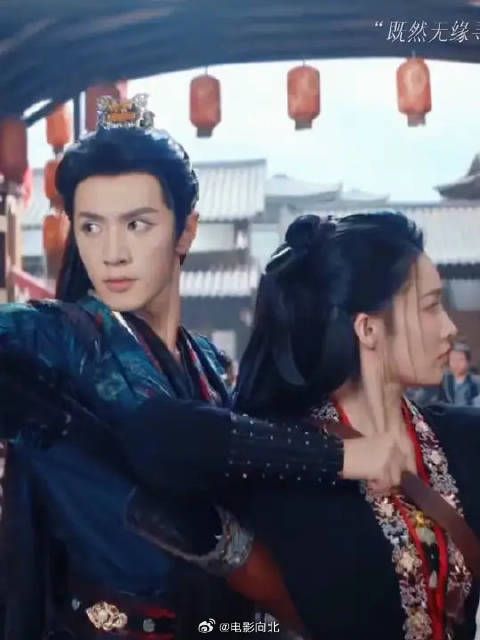 一笑飒的很双强男主太炸了，都是能动手绝不动嘴