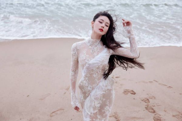 张馨予松弛感拉满。