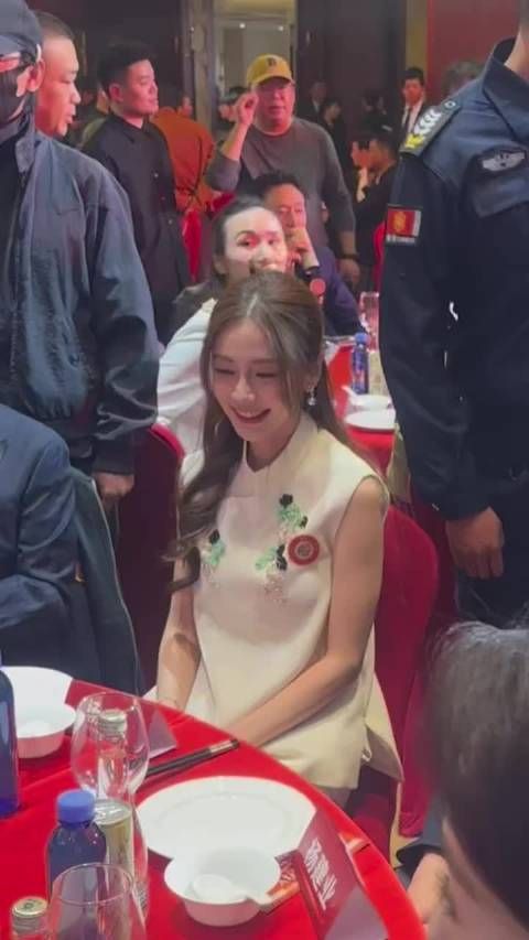 杨颖旗袍亮相重阳活动被赞最美演员