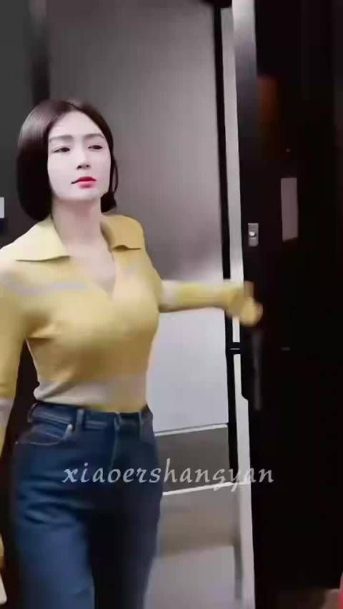 秦岚这身材真棒,苗条又迷人,看着就舒服!