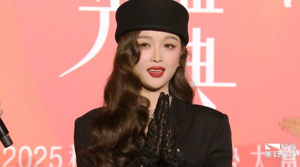 吴宣仪黑裙亮相流光盛典，新戏杀青将发新歌