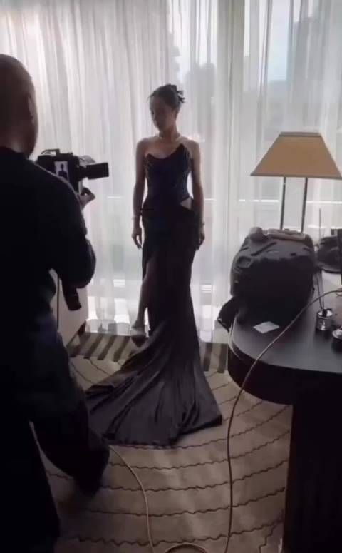 我的天!蔡依林这个宝格丽晚宴造型也太美了吧!美处新天际