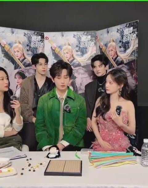 李一桐直播回应接梗快,自称网速快因清瞳织网