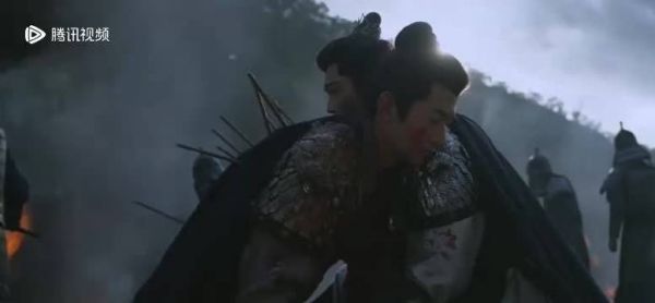 丁禹兮战损造型诠释卫韫成长蜕变