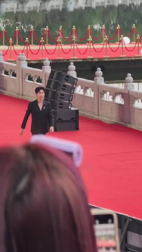 辛云来文荣奖红毯和采访,jeff真空西装帅麻了