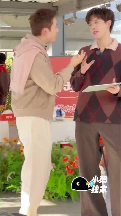 王安宇:我真的学过一点粤语(诚恳脸) 陈伟霆在旁边一脸不可置信哈哈哈哈哈