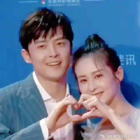 为数不多的同框出席活动,很低调幸福的一对