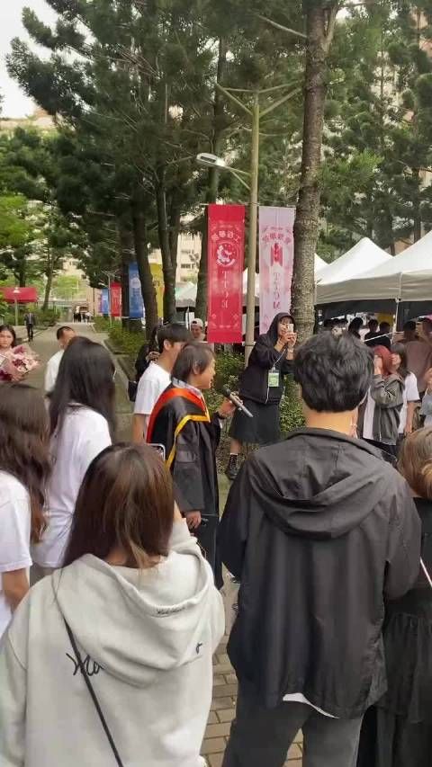 王世坚本人原唱没出息,还是没能忍住流量的诱惑