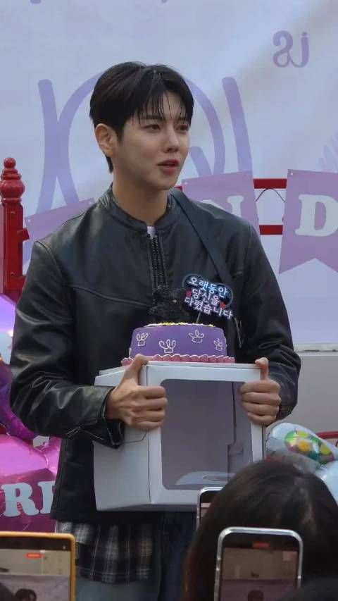 崔珉起减重15kg现身生日cafe,坦言没想到粉丝未忘