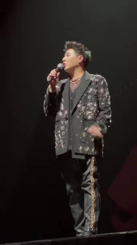 潘玮柏现场邀万人合唱新歌