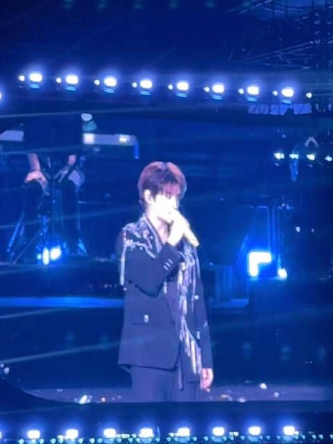 网友向月亮喊话邀约共变星星