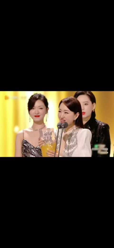 杨钰莹给人一种温文尔雅的岁月沉香之美