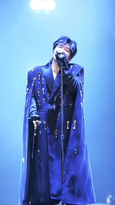 杨和苏新歌演唱会双炸，宠粉互动获赞8倍快乐