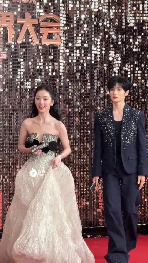 红毯上的亮眼姐弟