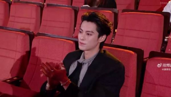 王鹤棣大奉打更人在微博视界大会官宣有第二季，就说我们小大奉真的播得不错的