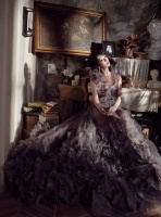 杨紫灰紫色晕染薄纱裙气质优雅