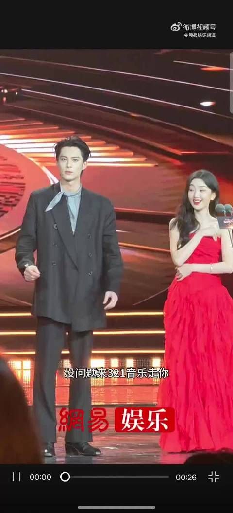 王鹤棣毛晓彤微博视界大会合跳pretty舞默契十足